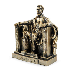 Sitting Abraham Lincoln Statue
